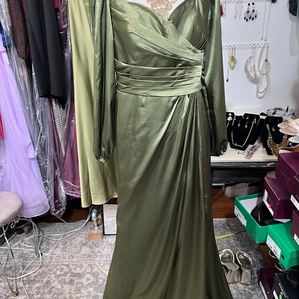 Elegant Long Sleeve Green Dress